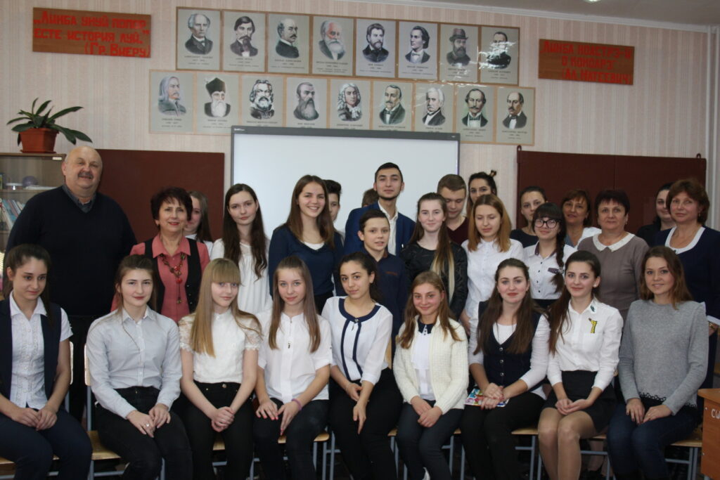 Зиарул ын опиния тинерилор