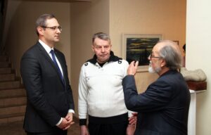 Поет ал плаюлуй