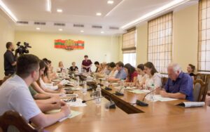 Е импортант сэ цинем пасул ку время