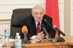Ом ку суфлет маре ши инимэ дескисэ