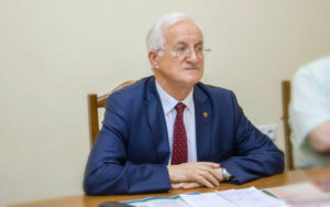Май мулць инӂинерь, май пуцинь журишть
