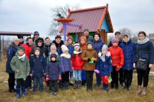 Сэ креэм ымпреунэ лукрурь фрумоасе