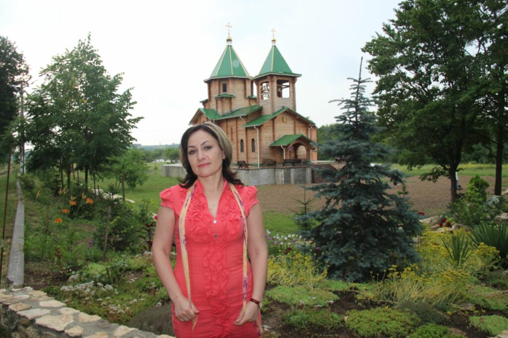 Ку крединцэ ын суфлет ши рациуне