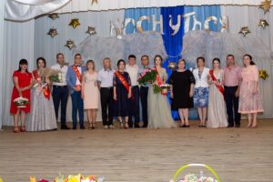 Трекут-ау ань фрумошь ын збор, трекут-ау аний де личеу…