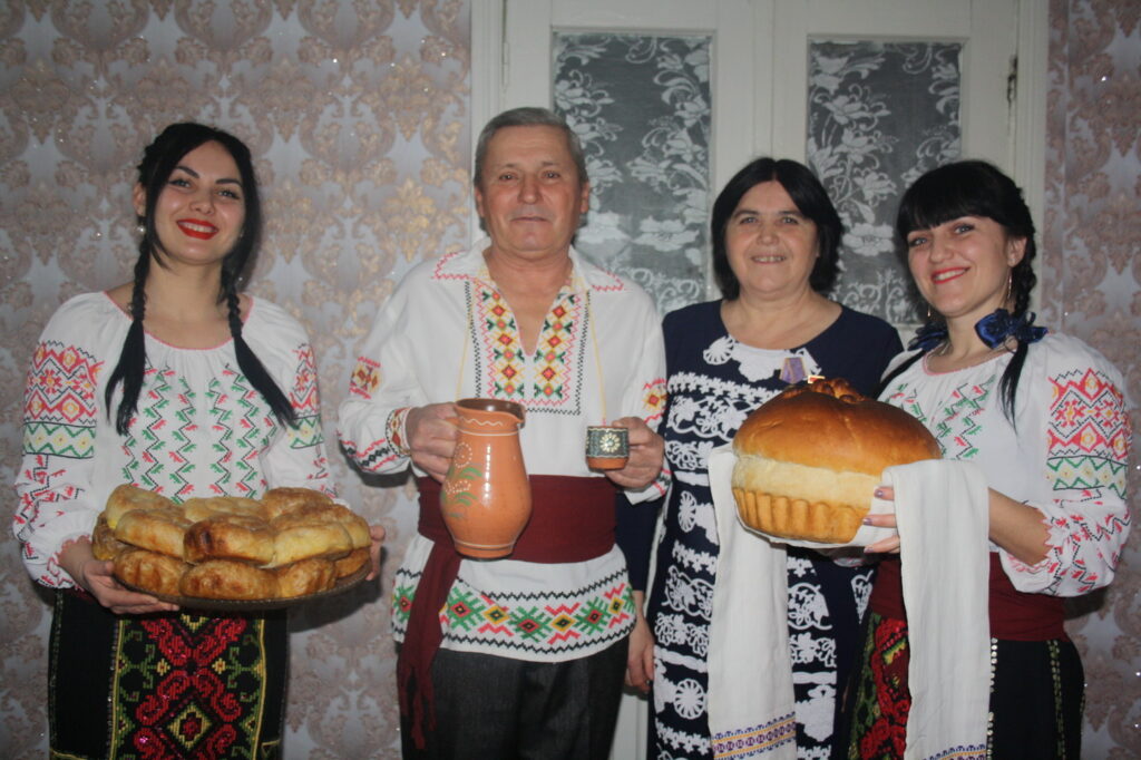 Фамилия ын каре домнеште феричиря, юбиря ши… музика