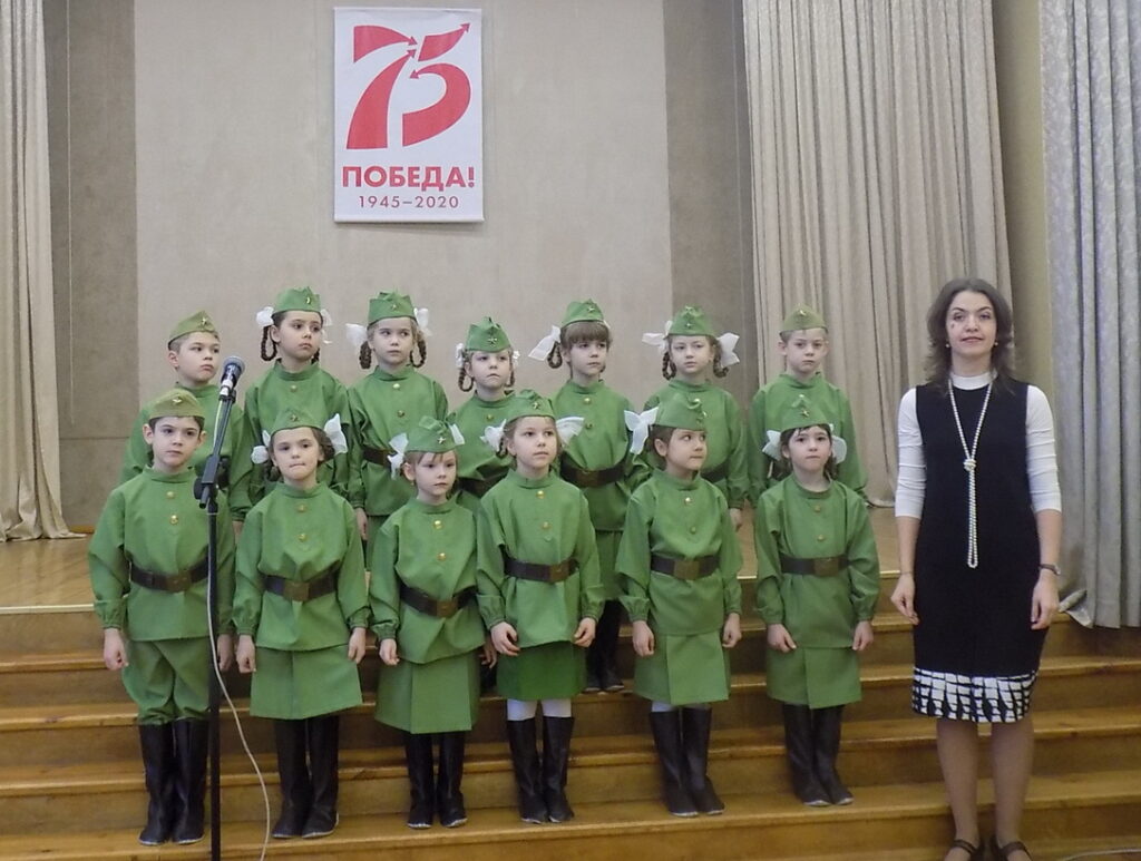  «Скрисоаря Викторией» а порнит ла друм