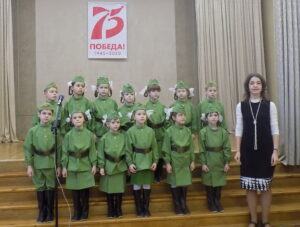  «Скрисоаря Викторией» а порнит ла друм