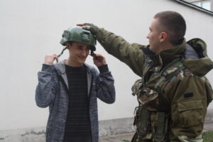 Есте престиӂиос сэ фий милитар!