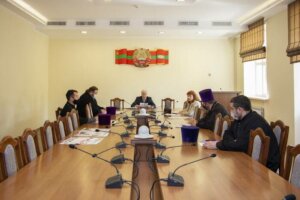 Ынтру чинстиря Майчий Домнулуй