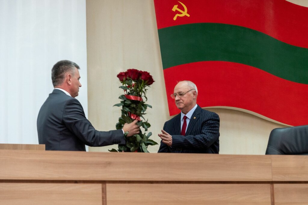 Ын анул ноу, ку ун ноу прешединте