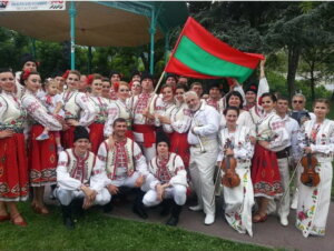 Кынд дансязэ молдовений, «инимиле ворбеск»