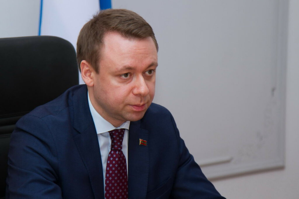 Пе хыртие сау ын формат електроник: ачеяшь форцэ журидикэ