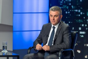 Ын пофида дификултэцилор, анул виитор ва фи унул ал авансэрий пе каля стабилитэций ши дезволтэрий