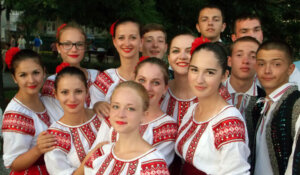 Унде жоакэ дубэсэрений, аколо пэмынтул ӂеме
