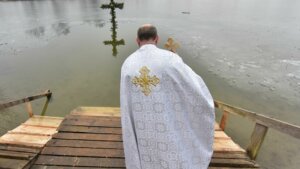Ботезаць ын апэ, прин Духул Сфынт!