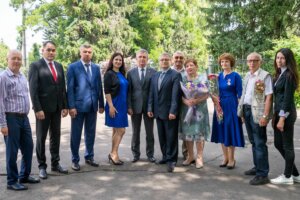Тинереце фэрэ бэтрынеце ла ай сэй 80 де ань