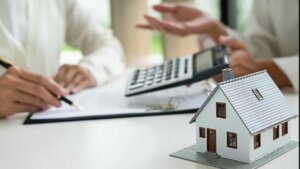 Ынкэ чирка 130 де фамилий ау локуинце проприй