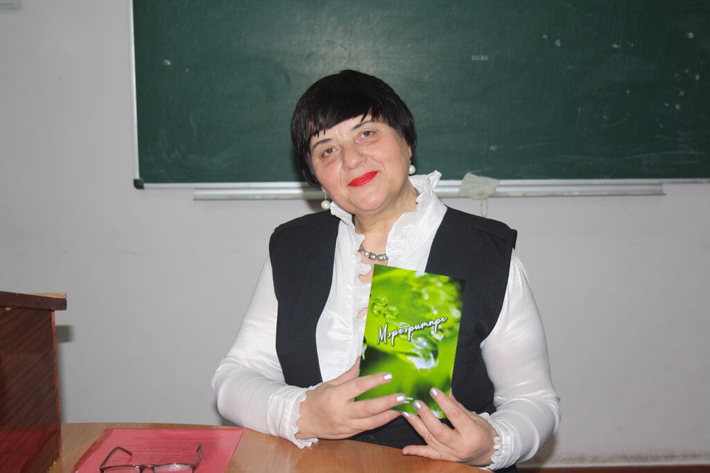 УРА!  РЕВИСТА  МОЛДОВЕНИЛОР!