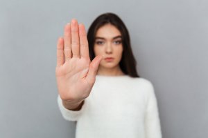 Ферици-вэ де проприя индиференцэ!
