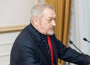 Аутор а суте де лукрэрь штиинцифиче