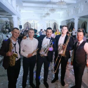 Формация «Парусник» навигязэ пе маря сукчесулуй!