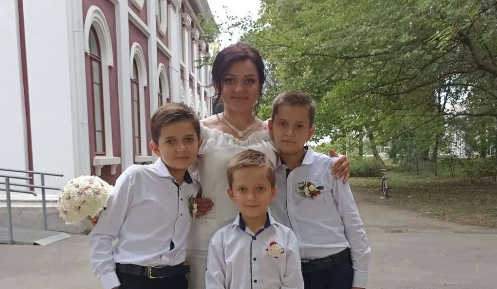 О екипэ акасэ ши пе арена мондиалэ