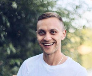 Аӂентул имобилиар капэтэ тот май мулт контур