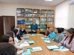 Сэ луминезе «Факла» друмул молдовянулуй