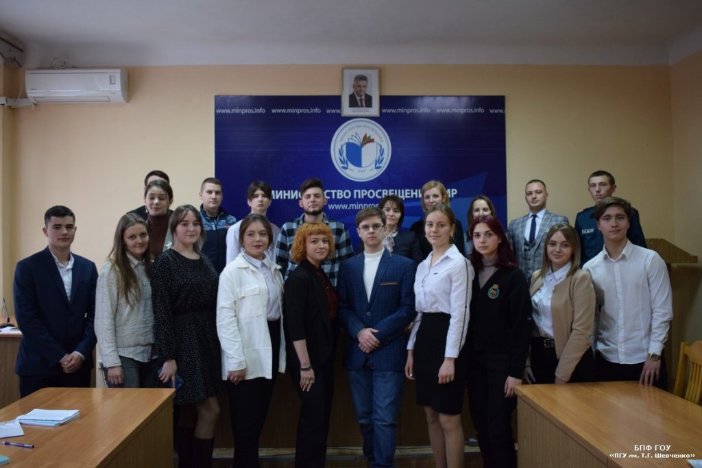 Талентаць ши плинь де идей