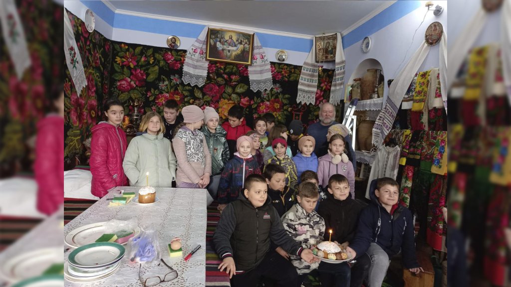 Ку лумынэрь апринсе ши ку ругэчуне