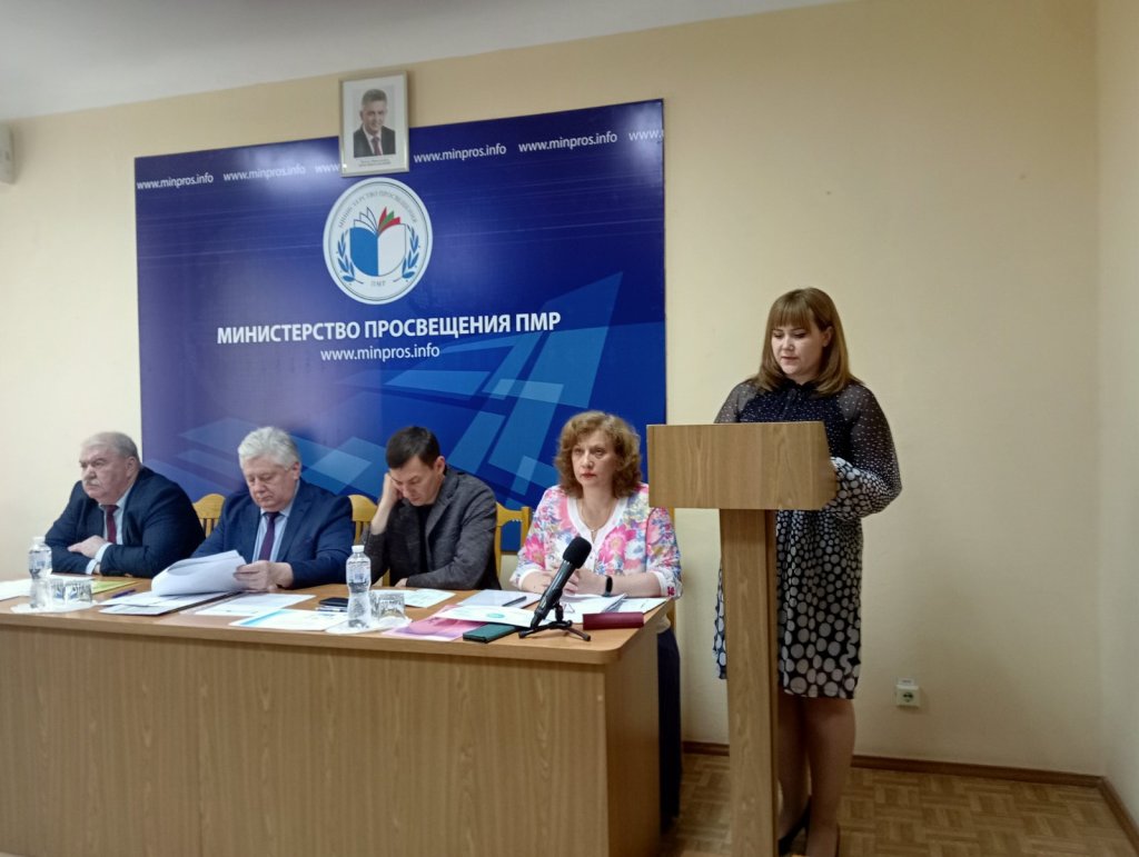 Ын чентрул атенцией — ынвэцэмынтул дуал…