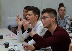 Вииторул апарцине тинерилор