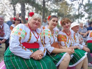 Оамень бунь ку традиций дин стрэбунь!