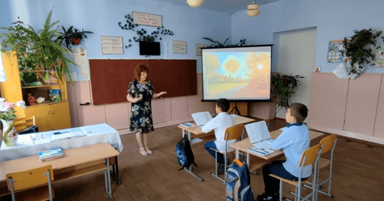 Ынкынтаць де мунка педагоӂилор