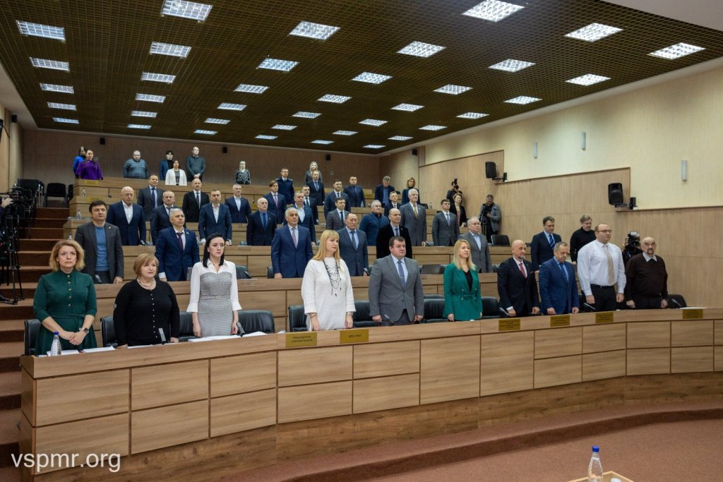 А ынчепут сесиуня де примэварэ