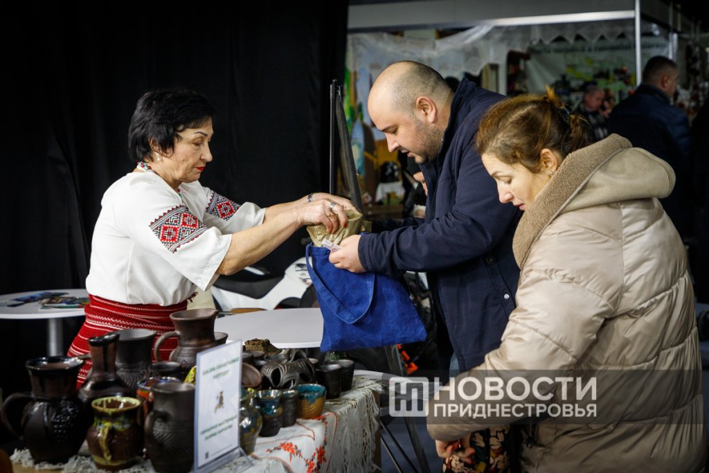 Полица бижутериилор туристиче нистрене