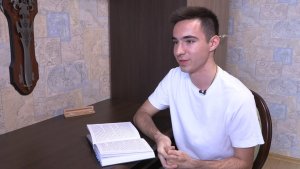 Ун тынэр скриитор де литературэ фантастикэ