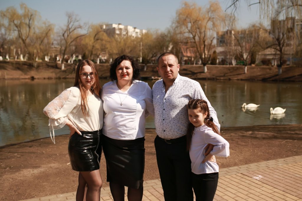 Фамилия мя есте Универсул меу!