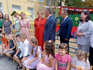 Кадоурь фрумоасе ку оказия Зилей Републичий