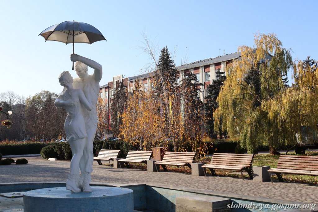 Ку ажуторул Домнулуй