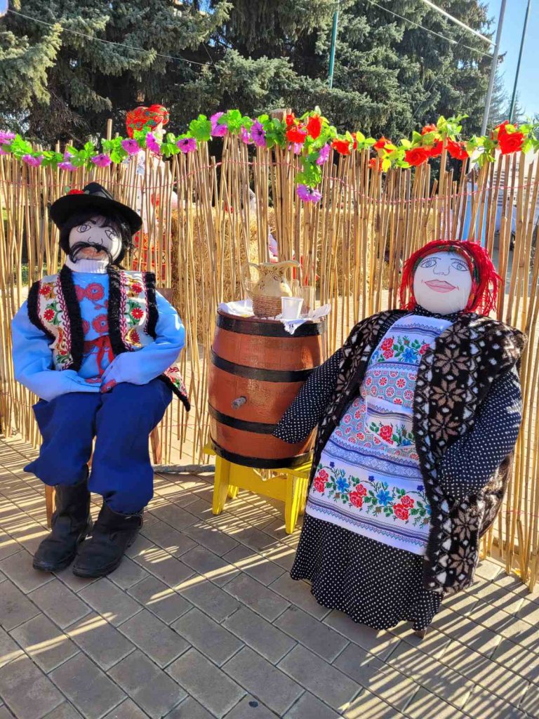 Спектакол плин де кулоаре