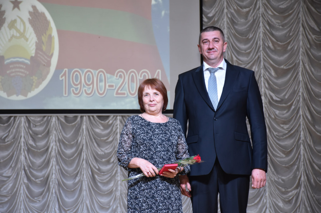 Деспре ом ворбеск фаптеле луй