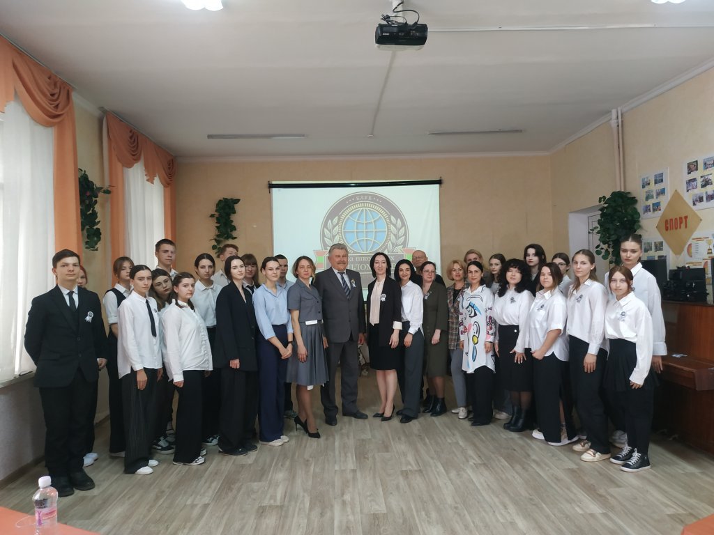 Клубул тинерилор дипломаць