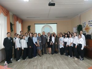 Клубул тинерилор дипломаць