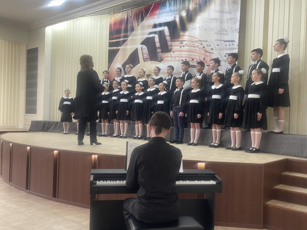 Песте 550 де вочь ла унисон!
