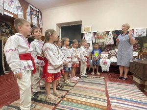 Традицииле дефинеск идентитатя