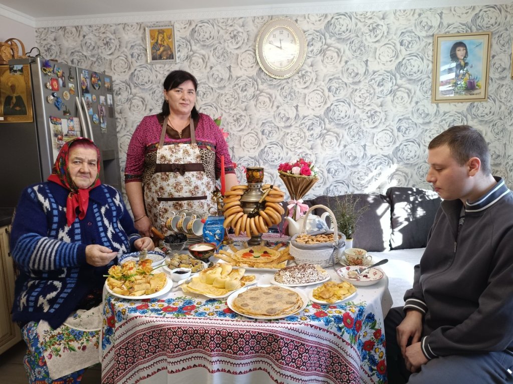 Ку чоколатэ, вишине ши брынзикэ