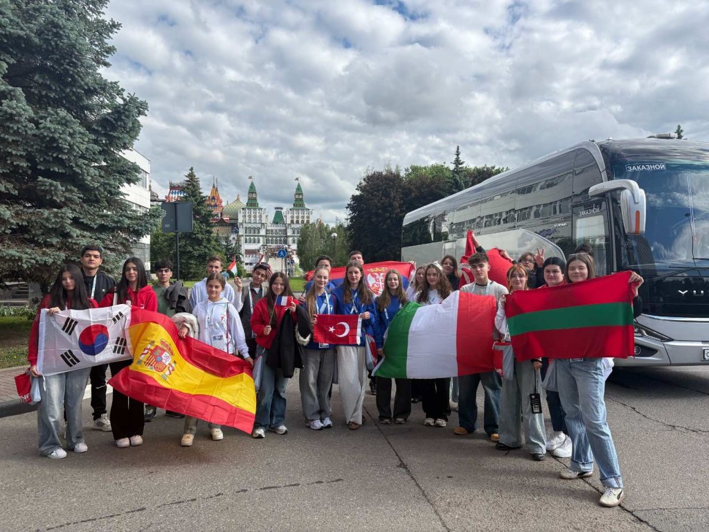 Форул тинерилор дипломаць